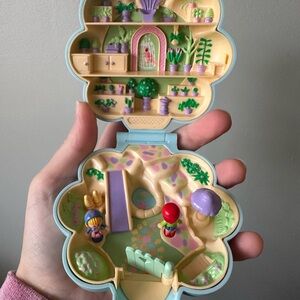 1990 Midge’s Flower Shop Polly Pocket Bluebird Toys Complete Compact